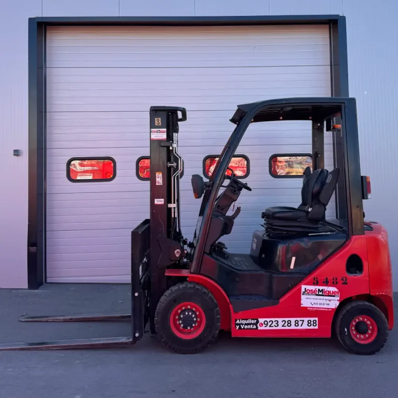 CARRETILLA DIESEL 1800 KGS